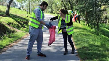 Curicanos se la jugaron en operativo de limpieza del Parque Cerro Condell