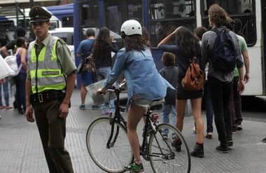 Desde fines de año las bicicletas no podrán circular por la vereda