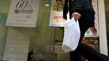 Farmacias no darán bolsas plásticas y usuarios deberán pagar hasta $690 por alternativas
