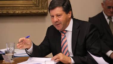 Presentan proyecto que restringe las reelecciones