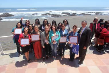 Veinte rauquinos fueron certificados por el FOSIS frente al mar
