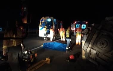 Una persona fallecida deja volcamiento de ambulancia en la ruta 5 Sur