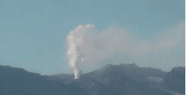 Volcán Planchón emitió columna de 750 metros de altura