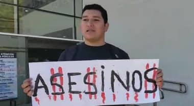 Joven protestó en la Gobernación de Curicó tras muerte de hombre por disparo de militar