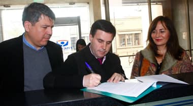 Municipio de Curicó denunció a vecino por impedir retiro de vehículo abandonado
