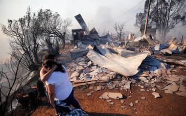Ministro Monckeberg: “No vamos a dejar solos a los damnificados por el incendio en Valparaíso”