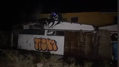 Incendio afecta a bodega en el centro de Curicó: Hay riesgo de propagación