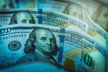 Dólar vuelve a dispararse en torno a los $815 debido a la expansión del coronavirus