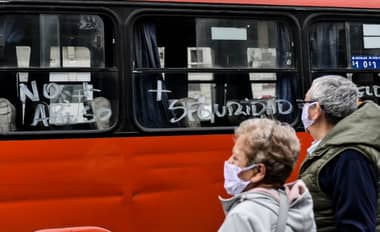 Cámara aprueba en general la "Ley Sticker": proyecto sanciona daños en el transporte público