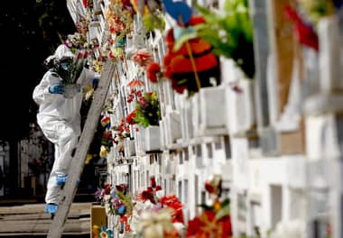 Comenzó entrega de flores en cementerio municipal por el Día de la Madre