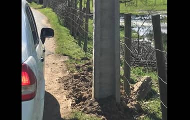 Autoridades critican a CGE por instalación de postes entre el Puente Vichuquén y Las Juntas
