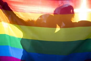 Pareja denunció por lesbofobia a arrendatario con quien comparten una casa en Talca