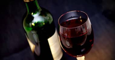Senda: Ingesta de alcohol disminuyó un 44,4% durante la pandemia en la Región del Maule