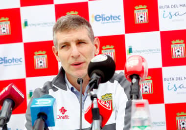 Martín Palermo prepara su estreno en la banca de Curicó Unido