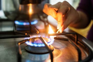Municipalidad de Molina anunció que entregará una carga de gas para "todas las casas de la comuna"