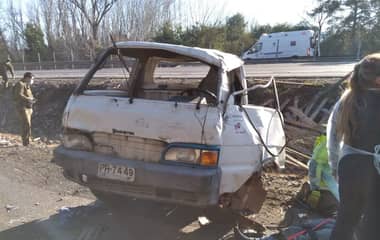 Colisión de dos camiones en sector de Itahue dejó a conductor en estado grave