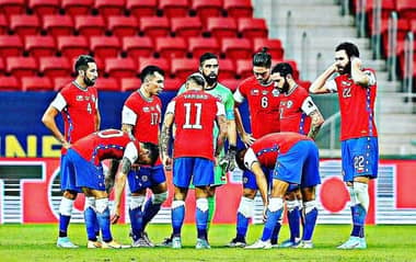 Chile cae en un mal partido ante Paraguay