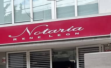 Sujetos robaron un reloj desde Notaría René León en Curicó