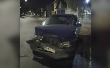 Conductor ebrio causó colisión de vehículos en la Alameda Manso de Velasco en Curicó
