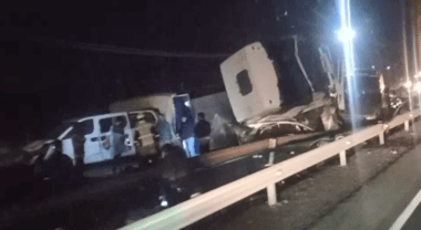 Colisión múltiple de camión con seis vehículos en Camarico dejó ocho heridos y taco por más de 12 horas