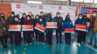 Junaeb entregó computadores con internet a más de 150 estudiantes de Romeral