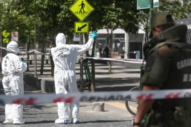 Investigan origen y composición de bomba encontrada en edificio en Las Condes