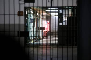 Interna dio a luz en pasillo de una cárcel en Navidad: anuncian sumario en Gendarmería