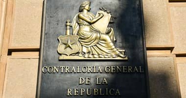 Excontralora del Maule investigada por viajar con licencia médica mientras ganaba $5.5 millones