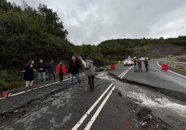 Alcalde de Romeral coordina acciones con Bomberos y Carabineros para ayudar a afectados por temporal