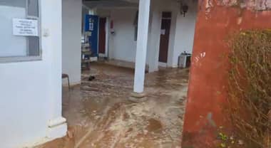 Aluviones dejan inoperativo Cesfam de Vichuquén hasta nuevo aviso
