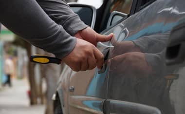 Conductora sufrió millonario hurto en estacionamiento de servicentro en Romeral
