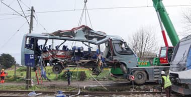 Tribunal de San Pedro de La Paz dejó en prisión preventiva a chofer de microbús que colisionó con tren y dejó siete muertos