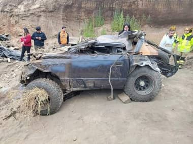 Jeep cayó desde cerro frente a caleta de Duao y dos personas resultaron lesionadas