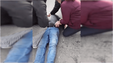 Adulto mayor sufre graves lesiones tras ser atropellado por conductor con licencia suspendida