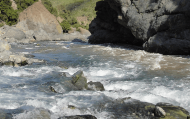 Encuentran cuerpo de hombre en ribera de río Teno en Romeral