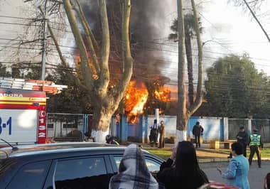 Incendio afecta al Liceo Juan de Dios Puga en Yerbas Buenas