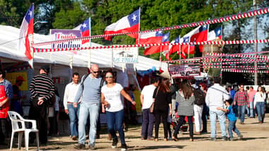 Carabineros valora nuevo formato que tendrán las ramadas y fondas en Curicó