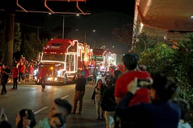 La caravana navideña Coca-Cola vuelve a encender la ciudad de Talca