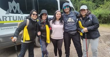 Funcionarios del Colegio Manuel Larraín de Curicó participaron en trekking a sector La Buitreras