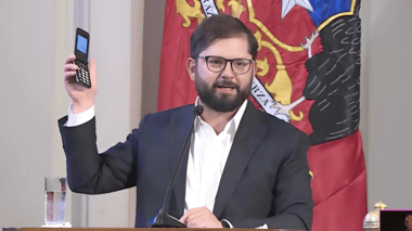 Presidente Boric lanzó crítica en Congreso Futuro a ministros por el uso del celular