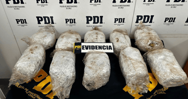Detienen a tres militares tras recibir encomienda con droga en local Chilexpress