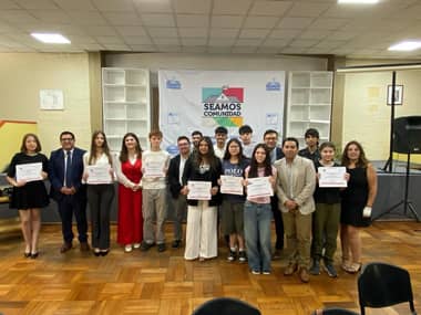 Autoridades maulinas se reúnen con estudiantes reconocidos por sus Trayectorias Educativas Destacadas