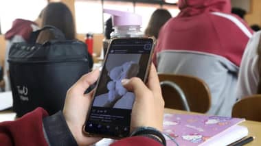 Celulares en colegios: Conoce las excepciones a la prohibición que rige desde 2026