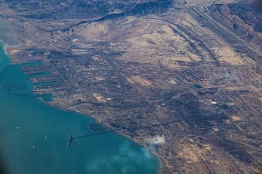 Conflicto en Medio Oriente dispara el petróleo a US$ 80 y analistas proyectan US$ 100