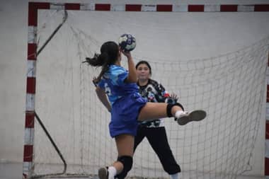 La fiesta del balonmano se vive este fin de semana en el Polideportivo de Curicó