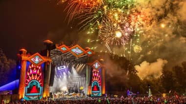 Hallan cuerpo de recién nacido en baño portátil durante festival de música en EE.UU