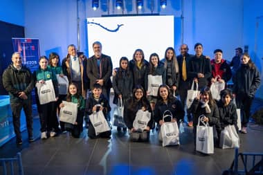 Estudiantes deslumbran con su talento literario en la premiación del concurso "Rauco en 100 Palabras"