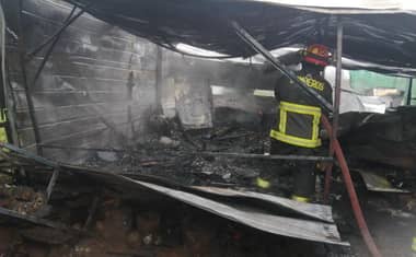 Incendio consume vivienda en Quilvo Alto: Propietario perdió todos sus enseres tras falla eléctrica
