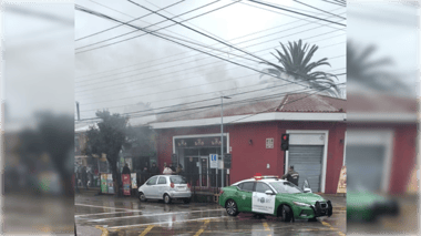 Incendio consume local de comida en pleno centro de Romeral