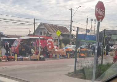 Alcalde apunta a nuevas facultades legales para erradicar el comercio ambulante a las afueras del Hospital de Curicó